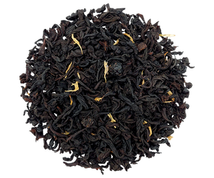 Basilur Blackcurrant - czarna liściasta herbata cejlońska z dodatkiem owoców czarnej porzeczki, białego chabru oraz aromatu porzeczki. Ozdobne opakowanie z zimowym motywem.