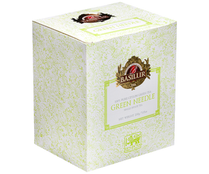Basilur Ceylon Tea Green Needle – ręcznie zbierane liście zielonej herbaty cejlońskiej zamknięte w drewnianej skrzynce.