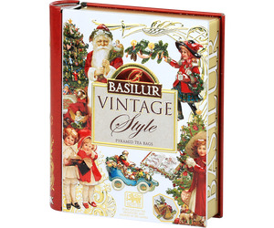 Basilur Vintage Style Winter Holidays – czarna herbata cejlońska z dodatkiem wiśni, skórki pomarańczy, kwiatów pomarańczy oraz aromatu truskawki, wanilii i śmietanki w piramidkach. Metalowa puszka ze świątecznym motywem w stylu vintage.