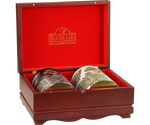 Basilur Oriental Collection – zestaw 2 smaków herbaty z kolekcji Orientalnej w puszkach umieszczonych w drewnianym ekspozytorze.