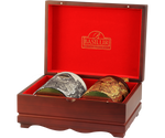 Basilur Oriental Collection 5 – zestaw 2 smaków herbaty z kolekcji Orientalnej w puszkach umieszczonych w drewnianym ekspozytorze.