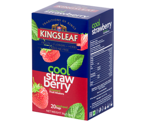 Kingsleaf Cool Strawberry – bezkofeinowa herbata z dodatkiem hibiskusa, mięty, dzikiej róży, liści truskawki, jabłka, stewii, truskawki oraz naturalnego aromatu truskawki. Ozdobne pudełko skrywa w swoim wnętrzu 20 torebek zapakowanych pojedynczo w koperty.