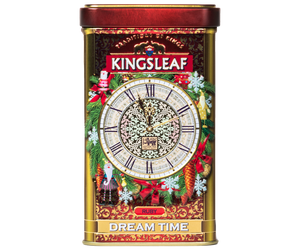 Kingsleaf Dream Time Ruby – czarna herbata cejlońska z dodatkiem niebieskiej malwy i nagietka. Kompozycja została umieszczona w zdobionej motywem świątecznym puszce.
