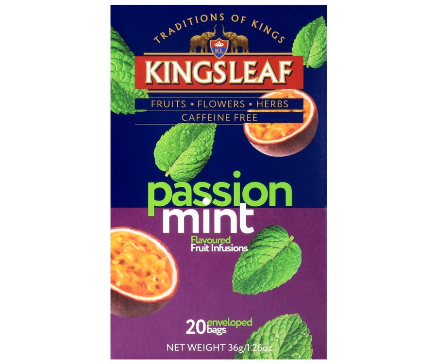 Kingsleaf Passion Mint - bezkofeinowa herbata z dodatkiem pomarańczy, mięty pieprzowej, hibiskusa, jabłka, lukrecji, stewii, marakui oraz aromatu marakui. Ozdobne pudełko skrywa w swoim wnętrzu 20 torebek zapakowanych pojedynczo w koperty.