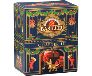 Basilur Evening of Noel Chapter III - czarna herbata cejlońska skomponowana ze starannie selekcjonowanych listków Orange Pekoe z dodatkiem kwiatów róży oraz aromatu kandyzowanych kasztanów. Pudełko w kształcie kominka z motywem Świąt Bożego Narodzenia.