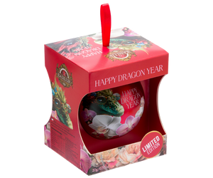 Basilur Happy Dragon Year Red – czarna liściasta herbata cejlońska z listków OP zamknięta w zdobionej puszce w kształcie świątecznej bombki  z motywem mistycznego smoka otoczonego kwiatami.