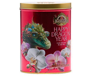Basilur Happy Dragon Year Red – czarna liściasta herbata cejlońska z listków OP zamknięta w zdobionej puszce z motywem mistycznego smoka otoczonego kwiatami.