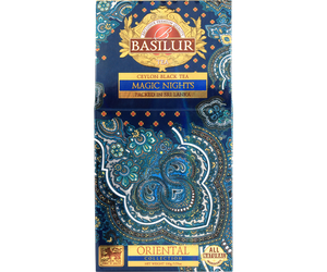 Basilur Magic Nights - czarna herbata cejlońska z dodatkiem żurawiny, chabru, niebieskiej malwy oraz aromatu truskawki, moreli, ananasa i papai. Granatowe pudełko z orientalnym motywem.