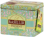 Basilur Present Green - zielona herbata cejlońska z dodatkiem truskawki, płatków czerwonej róży oraz naturalnego aromatu żurawiny i truskawki. Zdobiona puszka przypominająca szkatułkę.