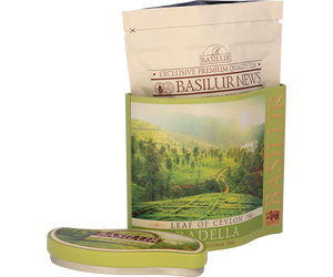 Basilur Radella Green - zielona wielkolistna herbata cejlońska bez dodatków pochodząca z regionu Radella na Sri Lance. Zielona puszka z motywem plantacji.