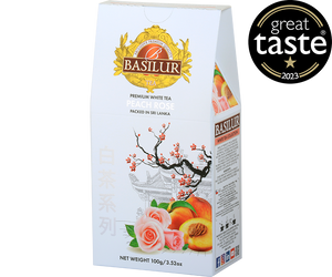 Basilur White Tea Peach Rose - biała herbata z różą i brzoskwinią w ozdobnym, białym pudełku na prezent.