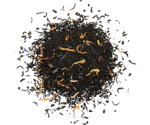 Basilur Winter Ville – czarna herbata cejlońska z dodatkiem nagietka, chabru oraz aromatu poziomki i winogron. Ozdobna puszka z motywem wsi.