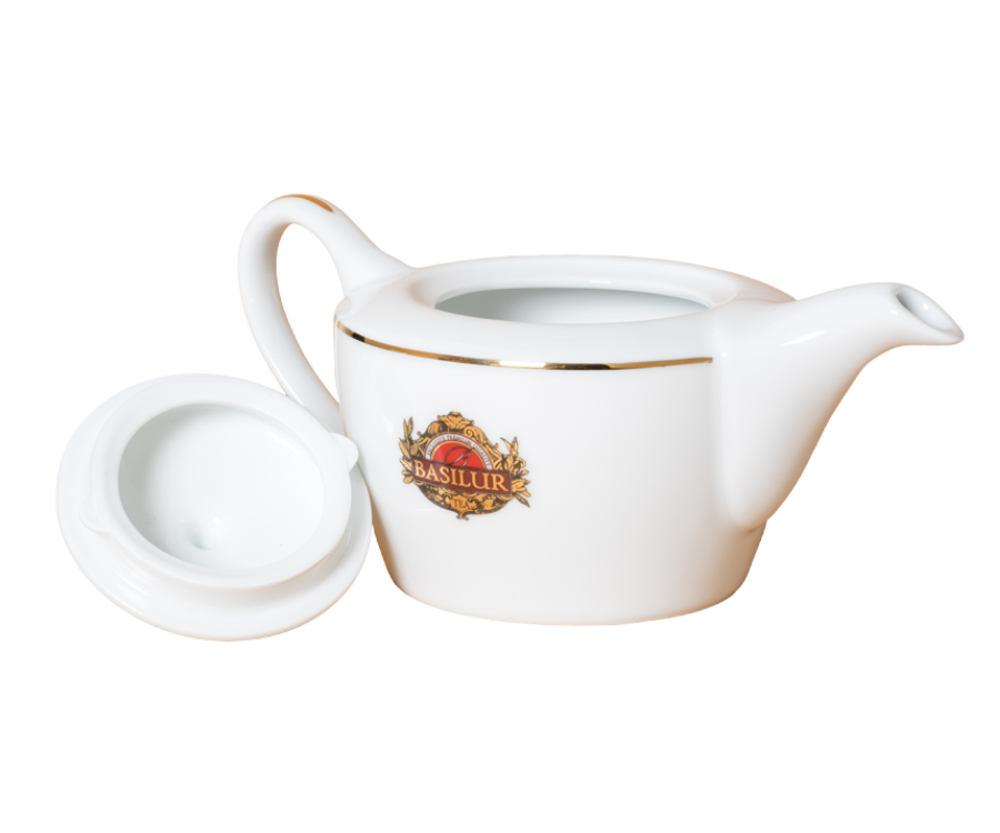 Porcelanowy imbryk z logo Basilur i złotymi zdobieniami.