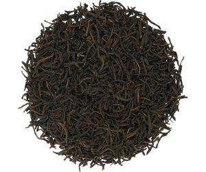 Suszone liście czarnej herbaty Ceylon Basilur Tea Library II w wersji liściastej.