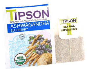 Tipson Ashwagandha Blueberry – organiczna mieszanka rumianku, ashwagandhy, trawy cytrynowej, dzikiej róży, skórki pomarańczy, hibiskusa oraz naturalnego aromatu borówki. Kopertowane saszetki zostały umieszczone w opakowaniu ozdobionym grafiką borówek i przypraw.