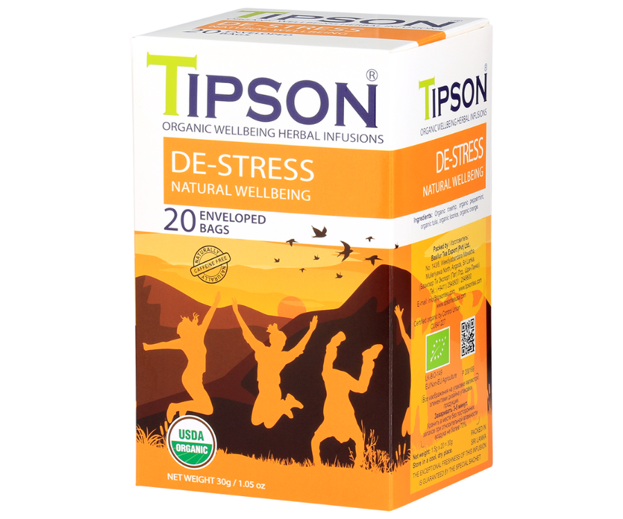 Tipson De-Stress – organiczna mieszanka dzikiej róży, mięty pieprzowej, tulsi, lukrecji i skórki pomarańczy. Kopertowane saszetki zostały umieszczone w opakowaniu ozdobionym grafiką grupki ludzi spędzających aktywnie czas na świeżym powietrzu.