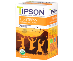 Tipson De-Stress – organiczna mieszanka dzikiej róży, mięty pieprzowej, tulsi, lukrecji i skórki pomarańczy. Kopertowane saszetki zostały umieszczone w opakowaniu ozdobionym grafiką grupki ludzi spędzających aktywnie czas na świeżym powietrzu.