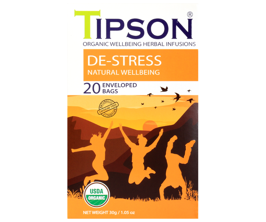 Tipson De-Stress – organiczna mieszanka dzikiej róży, mięty pieprzowej, tulsi, lukrecji i skórki pomarańczy. Kopertowane saszetki zostały umieszczone w opakowaniu ozdobionym grafiką grupki ludzi spędzających aktywnie czas na świeżym powietrzu.