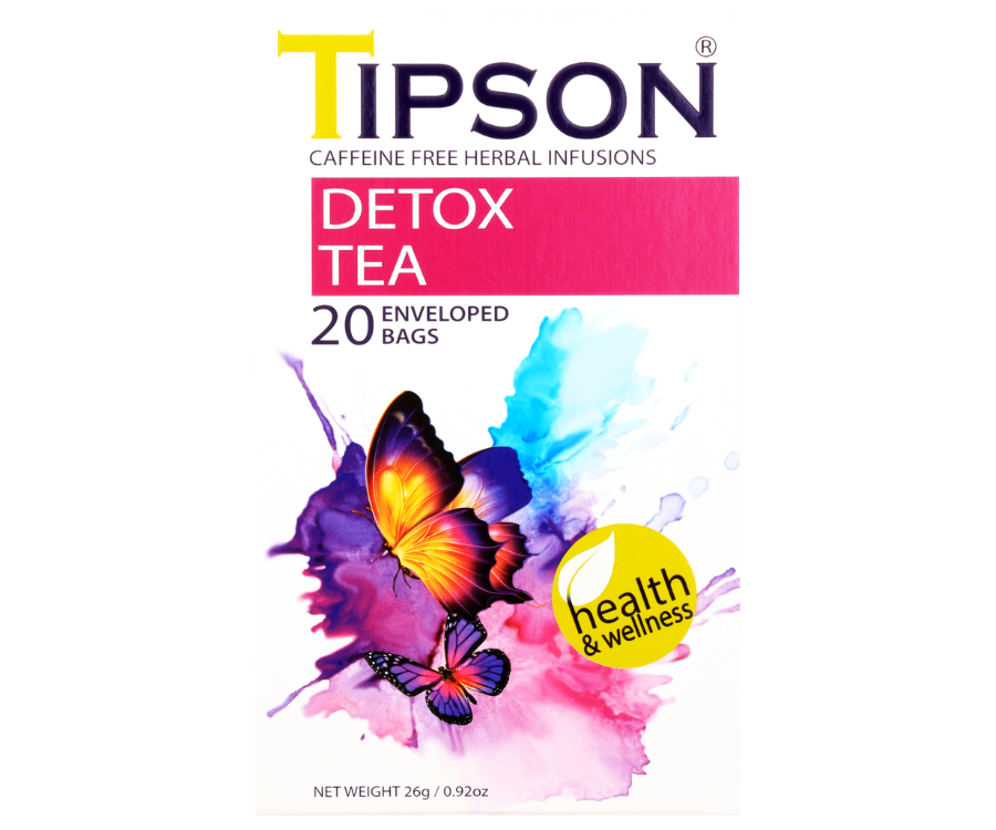 Tipson Detox Tea – ziołowa mieszanka rumianku, kurkumy, kolendry, kopru włoskiego, kardamonu i czarnego pieprzu na wyeliminowanie z organizmu szkodliwych toksyn i zachowanie zdrowej równowagi. Kopertowane saszetki zostały umieszczone w ozdobnym opakowaniu z motywem motyli.