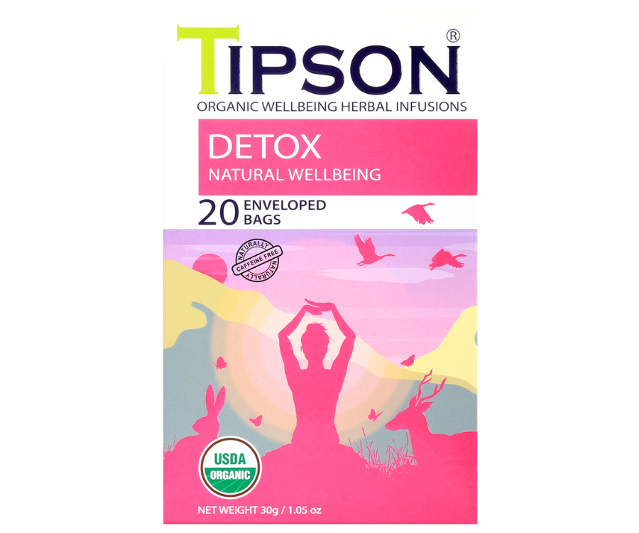 Tipson Detox – organiczna mieszanka z kolendry, mięty pieprzowej, trawy cytrynowej, imbiru, rumianku, kurkumy, pieprzu czarnego oraz kardamonu. Kopertowane saszetki zostały umieszczone w opakowaniu ozdobionym grafiką kobiety uprawiającej jogę na łonie natury.