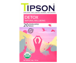 Tipson Detox – organiczna mieszanka z kolendry, mięty pieprzowej, trawy cytrynowej, imbiru, rumianku, kurkumy, pieprzu czarnego oraz kardamonu. Kopertowane saszetki zostały umieszczone w opakowaniu ozdobionym grafiką kobiety uprawiającej jogę na łonie natury.