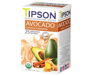 Tipson Avocado Ginger & Cinnamon – organiczna mieszanka liści awokado, trawy cytrynowej, cynamonu, imbiru, kopru włoskiego, owocu awokado oraz naturalnego aromatu cynamonu i imbiru. Kopertowane saszetki zostały umieszczone w opakowaniu ozdobionym grafiką liści, owoców i przypraw.