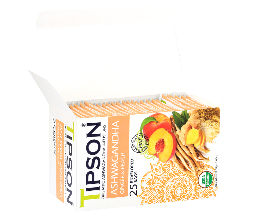 Tipson Ashwagandha Ginger & Peach – organiczna mieszanka rumianku, ashwagandhy, trawy cytrynowej, imbiru, cytryny, werbeny oraz naturalnego aromatu brzoskwini. Kopertowane saszetki zostały umieszczone w opakowaniu ozdobionym grafiką brzoskwiń  i przypraw.