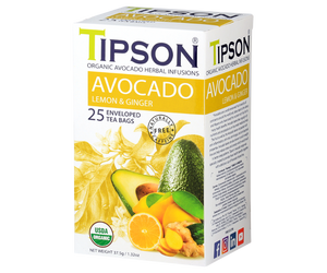 Tipson Avocado Lemon & Ginger – organiczna mieszanka trawy cytrynowej, liści awokado, imbiru, rozmarynu, hibiskusa, owoców dzikiej róży, awokado oraz naturalnego aromatu cytryny. Kopertowane saszetki zostały umieszczone w opakowaniu ozdobionym grafiką liści, owoców, przypraw i cytrusów.