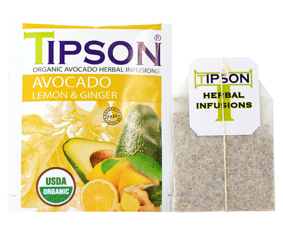 Tipson Avocado Lemon & Ginger – organiczna mieszanka trawy cytrynowej, liści awokado, imbiru, rozmarynu, hibiskusa, owoców dzikiej róży, awokado oraz naturalnego aromatu cytryny. Kopertowane saszetki zostały umieszczone w opakowaniu ozdobionym grafiką liści, owoców, przypraw i cytrusów.