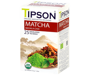 Tipson Masala Chai – organiczna matcha z dodatkiem zielonej herbaty, czarnego pieprzu, imbiru, cynamonu, goździków, gałki muszkatołowej, kardamonu i olejku z imbiru. Kopertowane saszetki zostały umieszczone w ozdobnym opakowaniu.