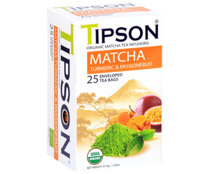 Tipson Matcha Turmeric & Passionfruit – organiczna matcha z dodatkiem zielonej herbaty, kurkumy i aromatu marakui. Kopertowane saszetki zostały umieszczone w ozdobnym opakowaniu.