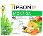 Tipson Moringa Assorted – zestaw herbat z kolekcji organicznych naparów. W prezentowej herbaciarce znajduje się 6 smaków herbat ziołowych z dodatkami – owocami, ziołami, i przyprawami. 