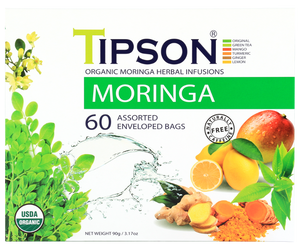 Tipson Moringa Assorted – zestaw herbat z kolekcji organicznych naparów. W prezentowej herbaciarce znajduje się 6 smaków herbat ziołowych z dodatkami – owocami, ziołami, i przyprawami. 