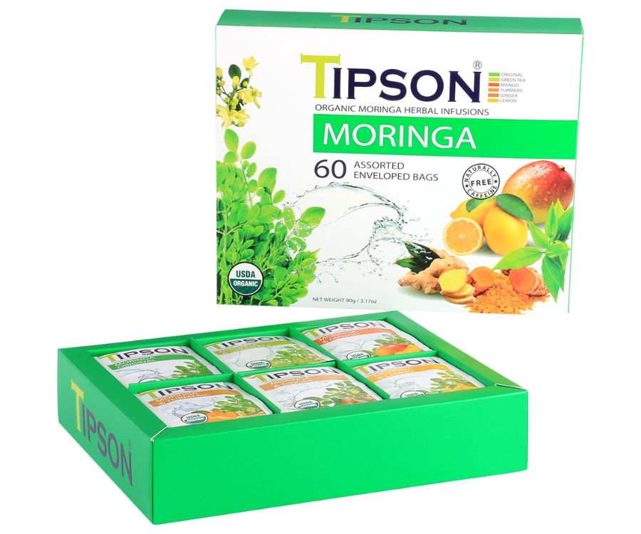 Tipson Moringa Assorted – zestaw herbat z kolekcji organicznych naparów. W prezentowej herbaciarce znajduje się 6 smaków herbat ziołowych z dodatkami – owocami, ziołami, i przyprawami. 