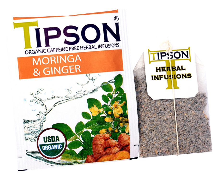 Tipson Moringa & Ginger – ziołowa herbata z liśćmi moringi i imbirem. Kopertowane saszetki zostały umieszczone w ozdobnym pudełku.