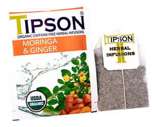 Tipson Moringa & Ginger – ziołowa herbata z liśćmi moringi i imbirem. Kopertowane saszetki zostały umieszczone w ozdobnym pudełku.