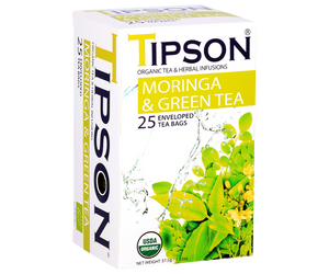 Tipson Moringa & Green Tea – ziołowy napar z liści moringi i zielonej herbaty cejlońskiej. Kopertowane saszetki zostały umieszczone w ozdobnym pudełku.