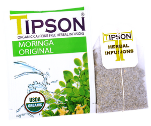 Tipson Moringa Original – ziołowa herbata z liści moringi. Kopertowane saszetki zostały umieszczone w ozdobnym pudełku.