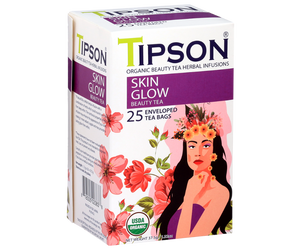 Tipson Skin Glow – organiczna mieszanka zielonej herbaty, hibiskusa, rumianku, mniszka lekarskiego, rooibosa i owoców dzikiej róży na spowolnienie procesu starzenia się skóry. Kopertowane saszetki zostały umieszczone w ozdobnym opakowaniu.