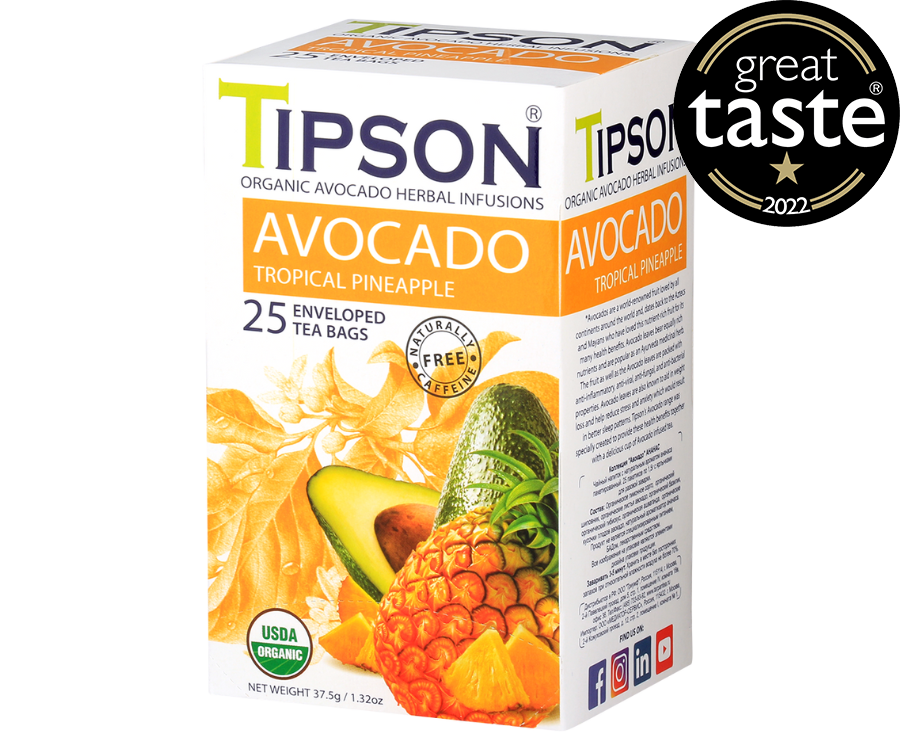 Tipson Avocado Tropical Pineapple – organiczna mieszanka trawy cytrynowej, dzikiej róży, liści awokado, bazylii, hibiskusa, ashwagandhy, owoców awokado oraz naturalnego aromatu ananasa. Kopertowane saszetki zostały umieszczone w opakowaniu ozdobionym grafiką liści i owoców.