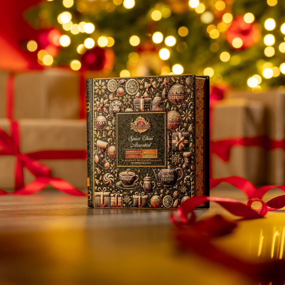 Świąteczna puszka z zestawem herbat Spice Chai.